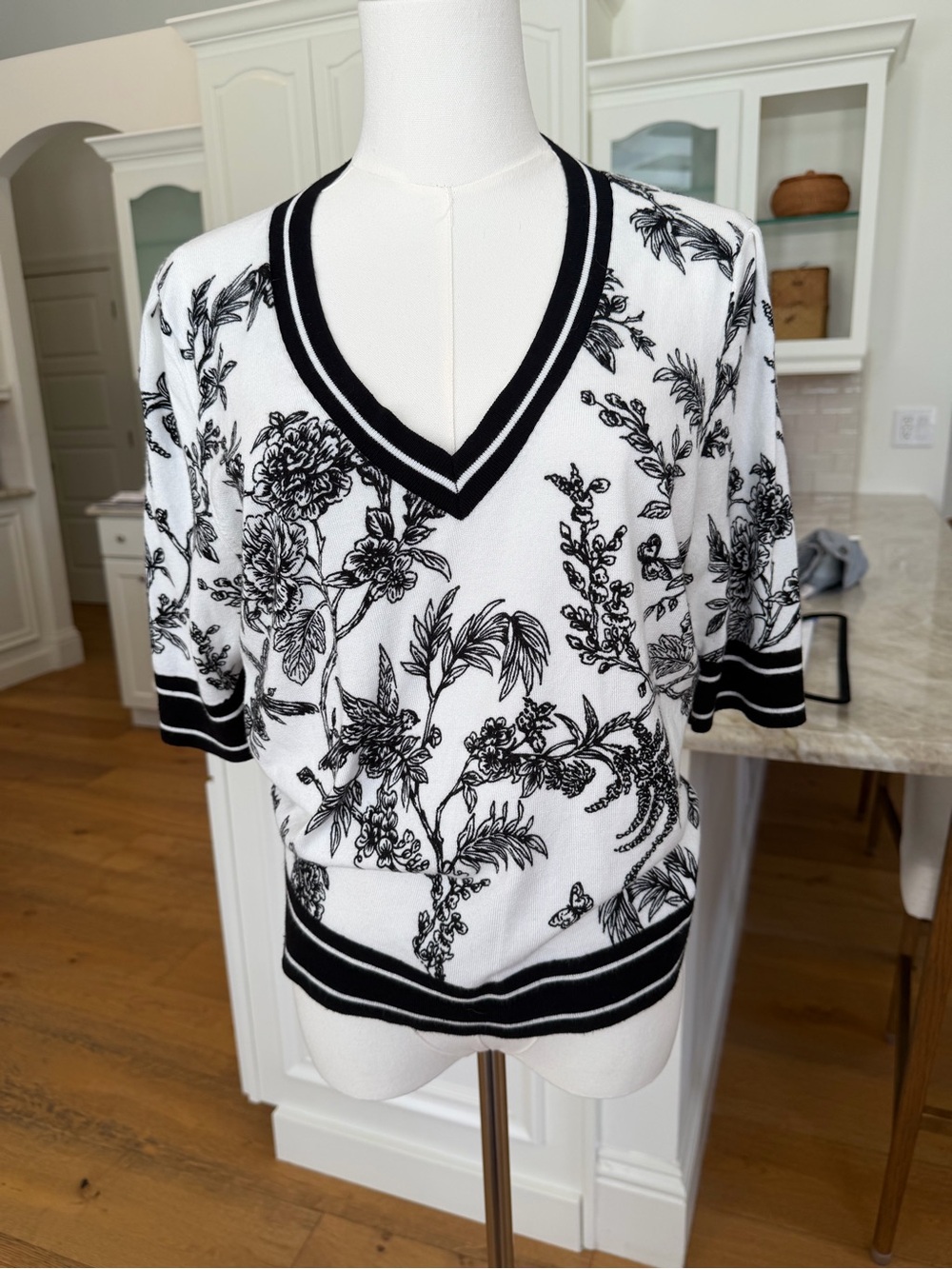White House Black Market Black and White Floral V-Neck Sweater